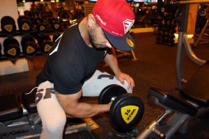 اموزش جلو بازو تمرکزی (دمبل تک خم)